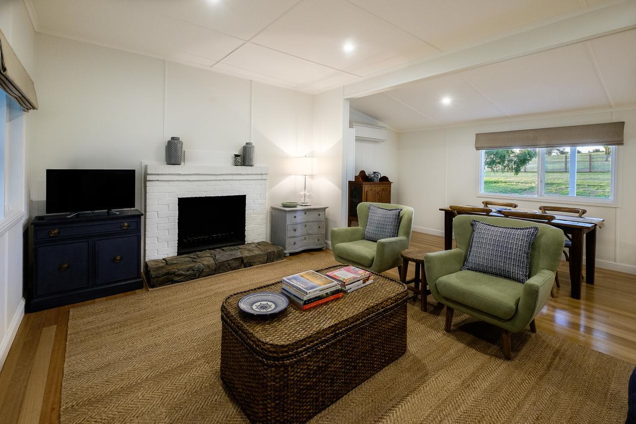 Goonoo Goonoo Station Hotel Tamworth Bagian luar foto The living room