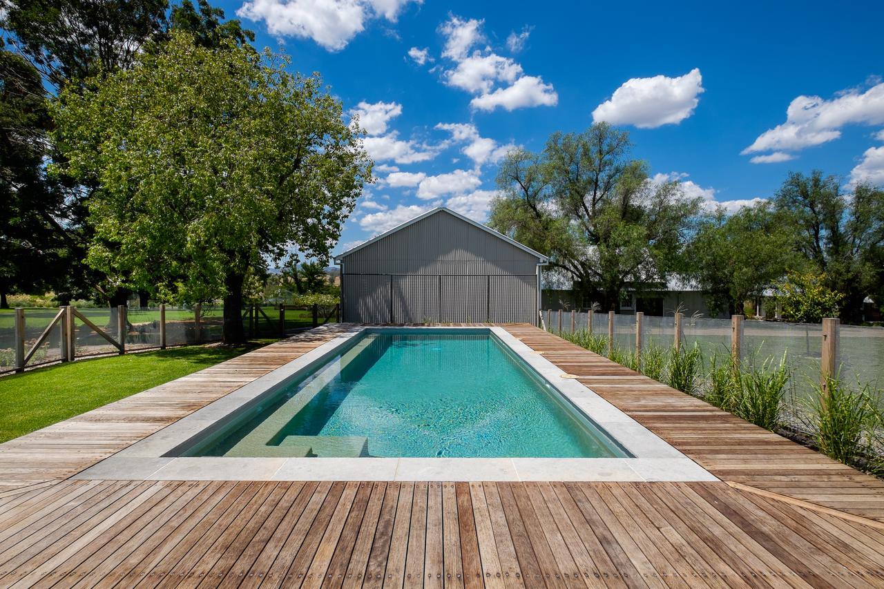 Goonoo Goonoo Station Hotel Tamworth Bagian luar foto Swimming pool in the Netherlands