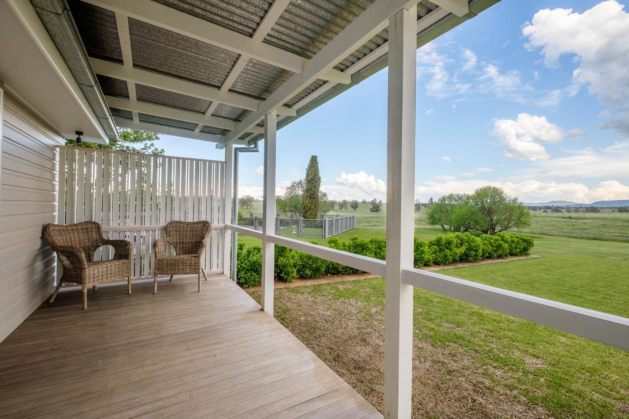 Goonoo Goonoo Station Hotel Tamworth Bagian luar foto A view from the balcony of a two-bedroom apartment at the Village at the Park