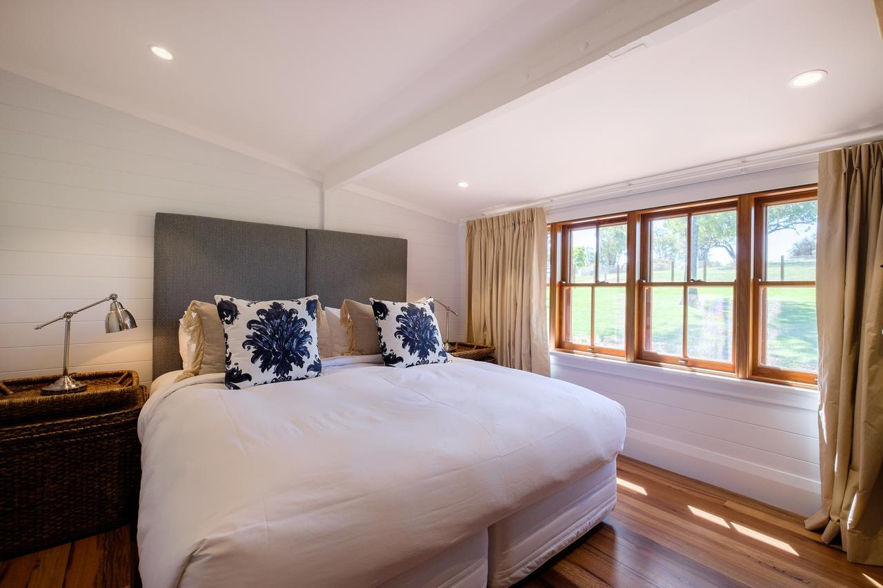 Goonoo Goonoo Station Hotel Tamworth Bagian luar foto A bedroom at the hotel