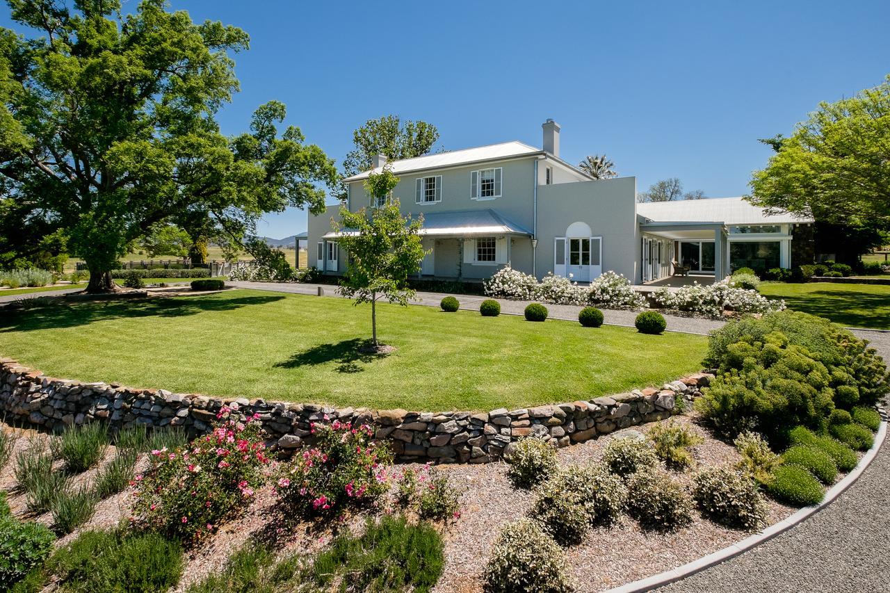 Goonoo Goonoo Station Hotel Tamworth Bagian luar foto The main house at the property