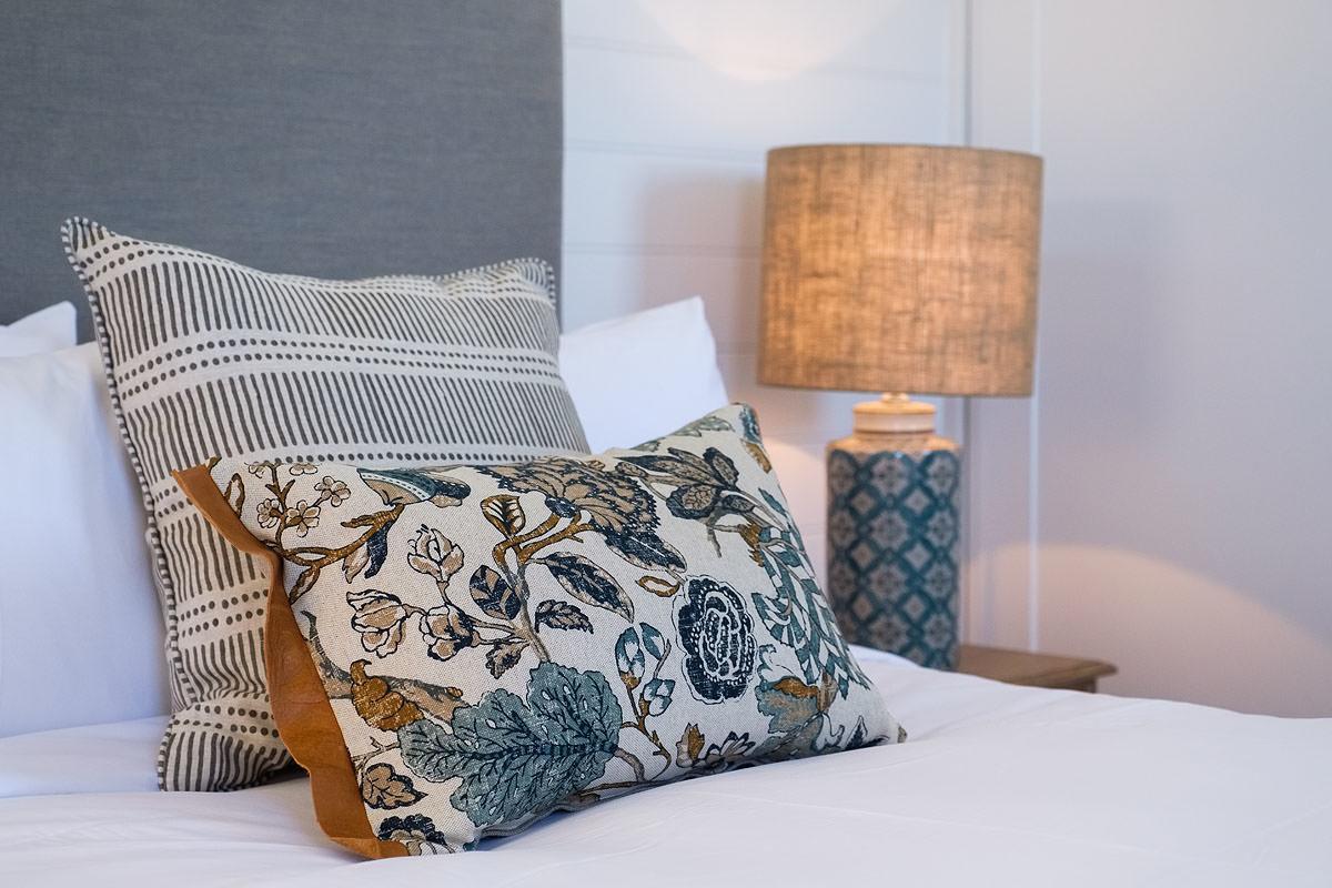 Goonoo Goonoo Station Hotel Tamworth Bagian luar foto A throw pillow