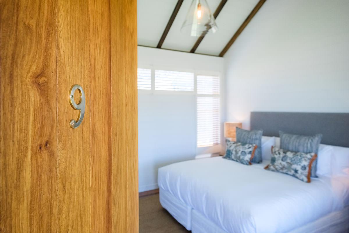 Goonoo Goonoo Station Hotel Tamworth Bagian luar foto A bedroom at the Cape Heritage